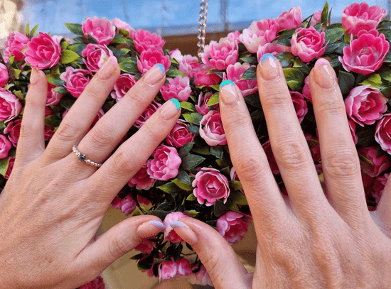 nails_and_roses